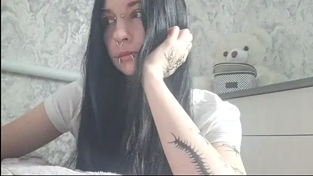 KrissyHiott online show from 06-11-26, 04:09
