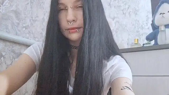 KrissyHiott online show from 06-17-26, 04:12