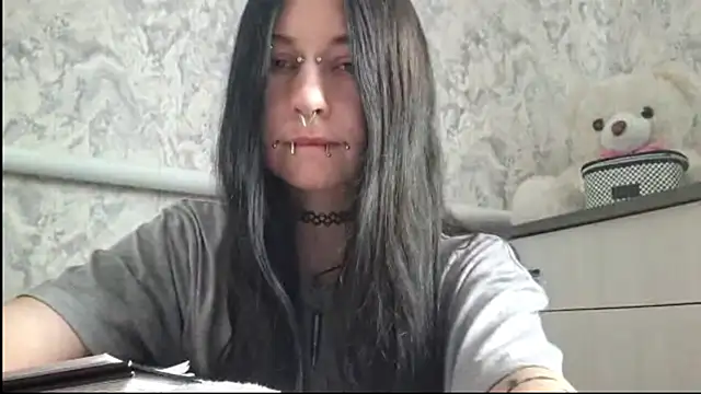KrissyHiott online show from 06-05-26, 04:06