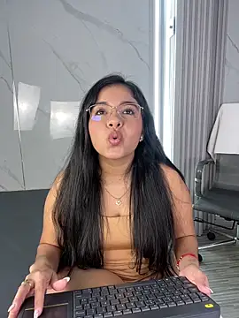 ValentinaLuciana online show from 06-03-26, 02:33