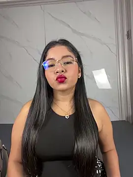 ValentinaLuciana online show from 06-08-26, 01:22