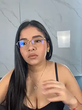 ValentinaLuciana online show from 06-13-26, 12:58