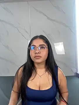 ValentinaLuciana online show from 06-11-26, 01:19