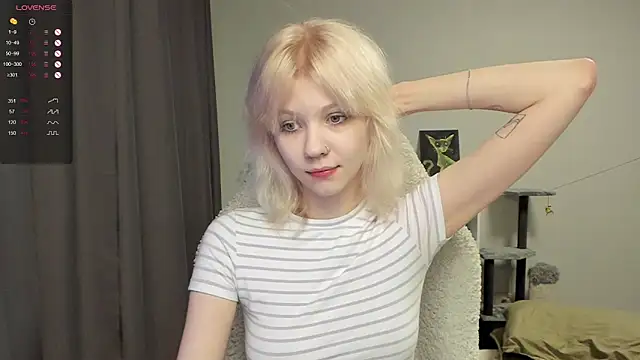 Snapshot of voguecaroline chatting on 07-19-26, 08:16 voguecaroline online show from 07-19-26, 08:16