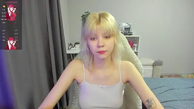 Snapshot of voguecaroline chatting on 06-30-26, 08:09 voguecaroline online show from 06-30-26, 08:09