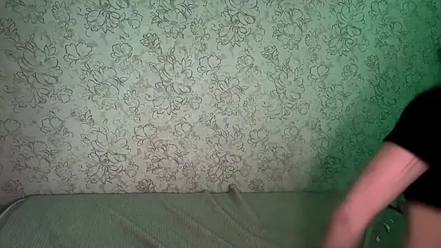 Snapshot of LaceyBatter chatting on 06-07-26, 04:12 LaceyBatter online show from 06-07-26, 04:12