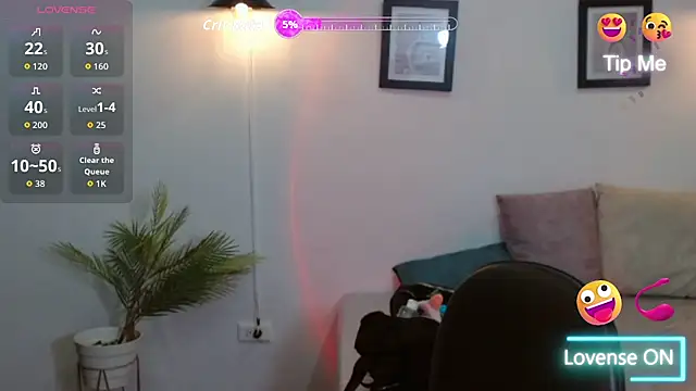 Snapshot of Tiffany_Bu chatting on 07-08-26, 01:45 Tiffany Bu online show from 07-08-26, 01:45