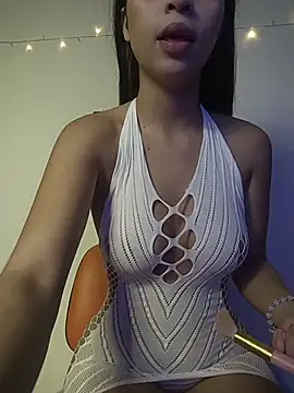 Snapshot of Tiffany_Bu chatting on 07-07-26, 02:31 Tiffany Bu online show from 07-07-26, 02:31