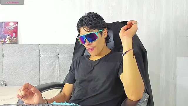 tommyhot7 online show from 06-15-26, 11:04