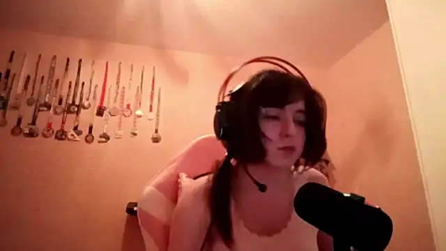 bunnyhoneylovehands online show from 06-15-26, 09:36