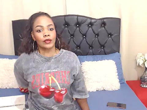 NicoleChanell04 online show from 06-07-26, 12:05