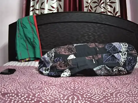 Snapshot of indiboy009 chatting on 10-15-25, 02:14 indiboy009 online show from 10-15-25, 02:14