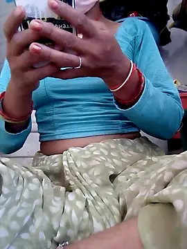 Snapshot of Aarti9080 chatting on 06-18-26, 07:07 Aarti9080 online show from 06-18-26, 07:07