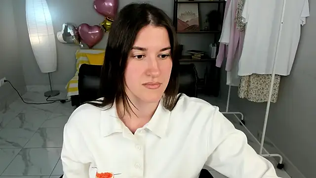 Elizabeth Kim online show from 06-01-26, 01:22
