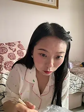 Snapshot of lan646855 chatting on 06-12-26, 05:05 lan646855 online show from 06-12-26, 05:05