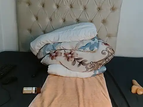 Snapshot of Lihle_00 chatting on 06-22-26, 01:22 Lihle 00 online show from 06-22-26, 01:22