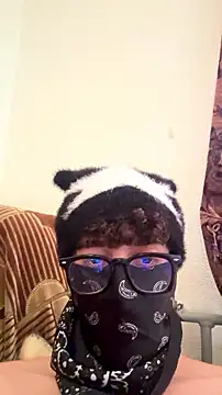 Snapshot of Hz1Tr chatting on 07-16-26, 01:13 Hz1Tr online show from 07-16-26, 01:13