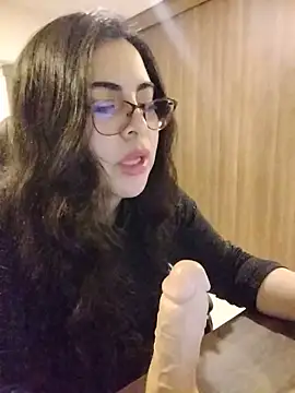 Snapshot of Roxxy_Sade chatting on 06-17-26, 12:00 Roxxy Sade online show from 06-17-26, 12:00
