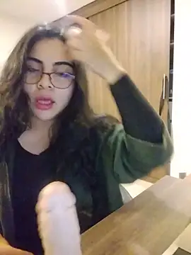 Snapshot of Roxxy_Sade chatting on 06-16-26, 02:44 Roxxy Sade online show from 06-16-26, 02:44