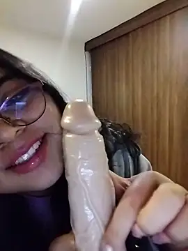 Snapshot of Roxxy_Sade chatting on 06-23-26, 01:36 Roxxy Sade online show from 06-23-26, 01:36