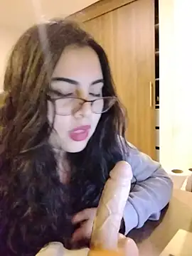 Snapshot of Roxxy_Sade chatting on 06-15-26, 02:01 Roxxy Sade online show from 06-15-26, 02:01