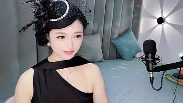 Snapshot of Momo-Wow chatting on 06-25-26, 06:07 Momo-Wow online show from 06-25-26, 06:07