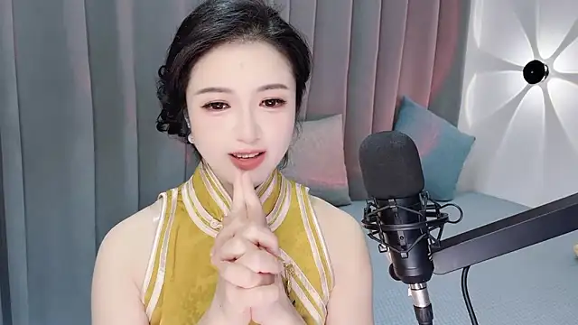 Snapshot of Momo-Wow chatting on 06-14-26, 04:46 Momo-Wow online show from 06-14-26, 04:46