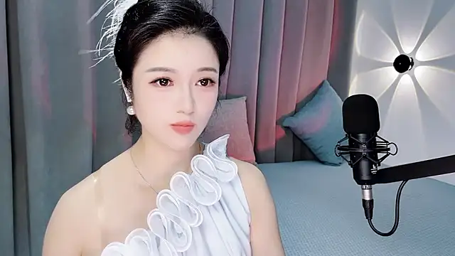 Snapshot of Momo-Wow chatting on 07-02-26, 05:57 Momo-Wow online show from 07-02-26, 05:57