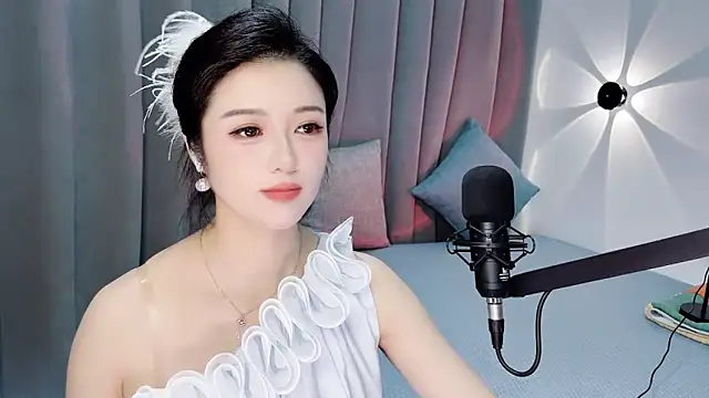 Snapshot of Momo-Wow chatting on 06-17-26, 06:13 Momo-Wow online show from 06-17-26, 06:13