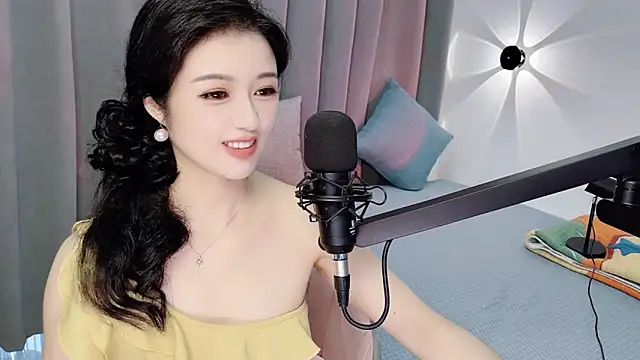 Snapshot of Momo-Wow chatting on 06-20-26, 06:07 Momo-Wow online show from 06-20-26, 06:07