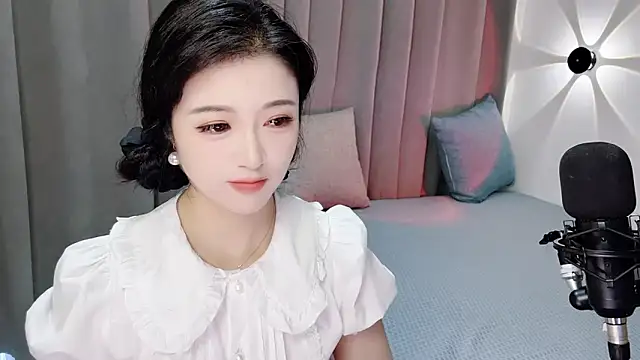 Snapshot of Momo-Wow chatting on 06-21-26, 06:41 Momo-Wow online show from 06-21-26, 06:41
