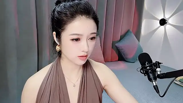 Snapshot of Momo-Wow chatting on 06-24-26, 06:23 Momo-Wow online show from 06-24-26, 06:23