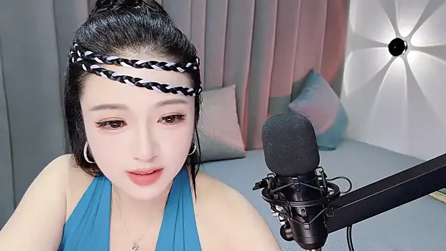 Snapshot of Momo-Wow chatting on 06-22-26, 06:32 Momo-Wow online show from 06-22-26, 06:32