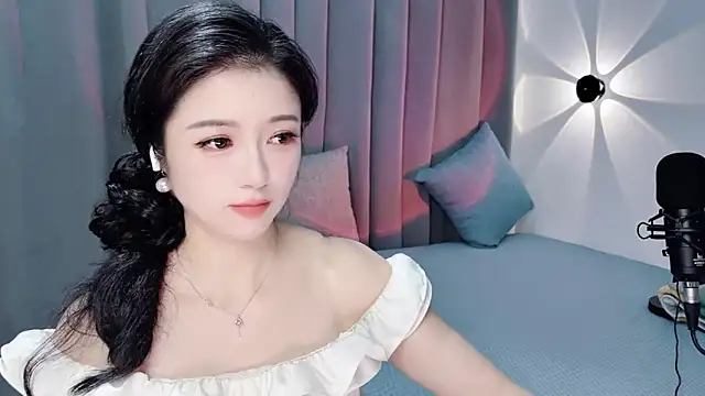 Snapshot of Momo-Wow chatting on 07-08-26, 06:25 Momo-Wow online show from 07-08-26, 06:25