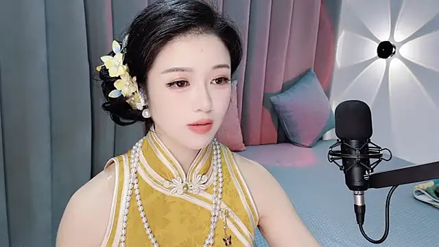 Snapshot of Momo-Wow chatting on 06-26-26, 06:19 Momo-Wow online show from 06-26-26, 06:19