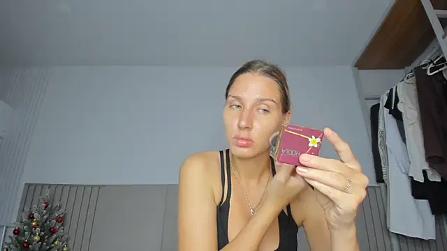 SofiClimbing online show from 12-19-25, 01:42