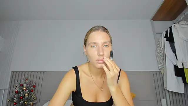 SofiClimbing online show from 12-16-25, 03:55