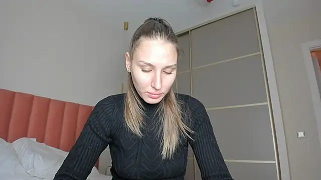 Snapshot of SofiClimbing chatting on 12-29-24, 02:10 SofiClimbing online show from 12-29-24, 02:10