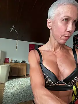 Snapshot of GymQueenCarmen chatting on 07-18-26, 06:44 GymQueenCarmen online show from 07-18-26, 06:44