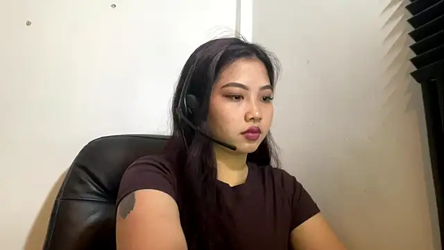 LupitaMenk online show from 06-04-26, 03:00