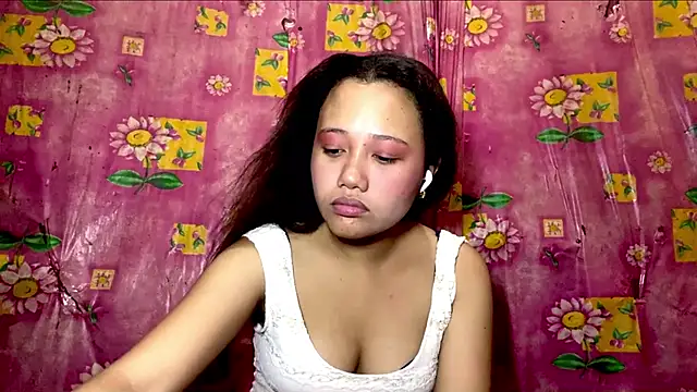 Snapshot of Abegail2221 chatting on 06-18-26, 05:39 Abegail2221 online show from 06-18-26, 05:39