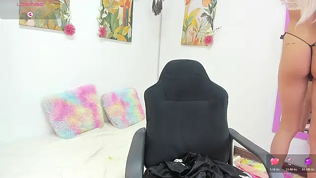 Snapshot of Vanes_hontter chatting on 06-18-26, 02:44 Vanes hontter online show from 06-18-26, 02:44