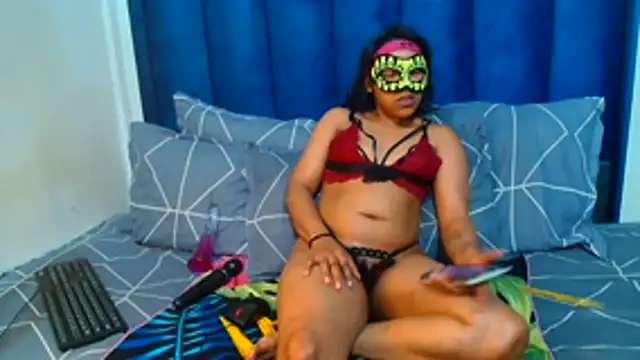 Snapshot of Goldenbutchy23 chatting on 06-26-26, 06:58 Goldenbutchy23 online show from 06-26-26, 06:58