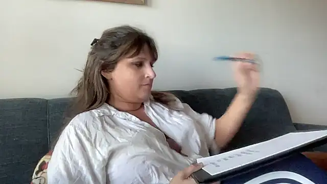 maddiliz online show from 10-31-25, 02:46