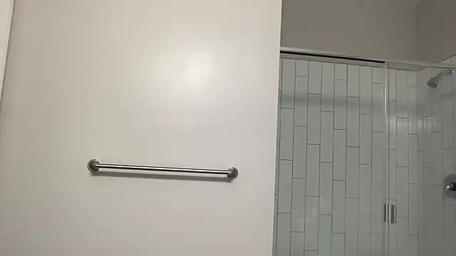 maddiliz online show from 10-20-25, 01:07