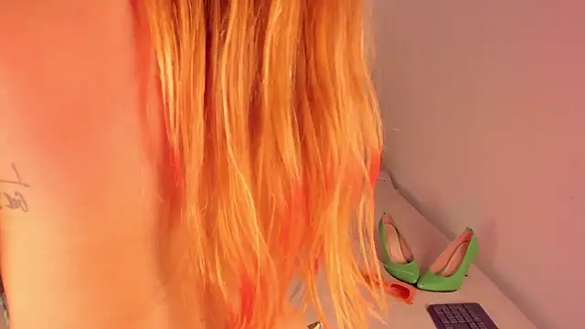 Snapshot of Gia-Lennox chatting on 06-24-26, 08:17 Gia-Lennox online show from 06-24-26, 08:17