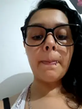 Snapshot of Miss_kittyX chatting on 06-10-26, 09:49 Miss kittyX online show from 06-10-26, 09:49