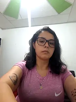 Snapshot of Miss_kittyX chatting on 06-18-26, 11:32 Miss kittyX online show from 06-18-26, 11:32