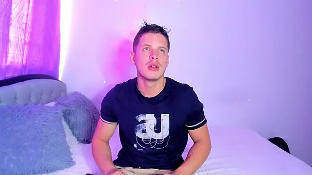 Snapshot of johnycooper08 chatting on 07-08-26, 12:50 johnycooper08 online show from 07-08-26, 12:50