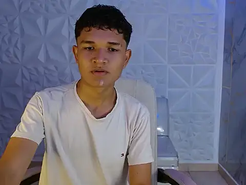 Snapshot of davexxx_ chatting on 06-19-26, 03:01 davexxx online show from 06-19-26, 03:01
